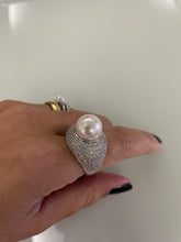 Carregar imagem no visualizador da galeria, Anel pérola centro
