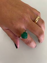Carregar imagem no visualizador da galeria, Anel coração esmeralda princesa
