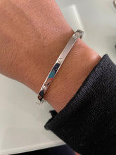 Carregar imagem no visualizador da galeria, Bracelete polido círculos com zirconias
