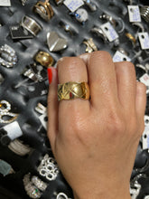 Carregar imagem no visualizador da galeria, Anel polido com traços X
