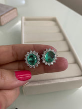 Carregar imagem no visualizador da galeria, Brinco oval c zirconias fusion
