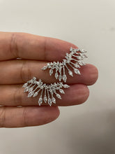 Carregar imagem no visualizador da galeria, Earcuff navetes pontas
