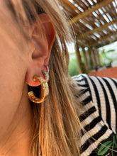 Carregar imagem no visualizador da galeria, Argola barras com zirconias
