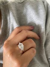 Carregar imagem no visualizador da galeria, Anel tri Su moissanite
