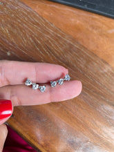 Carregar imagem no visualizador da galeria, Earcuff corações mini
